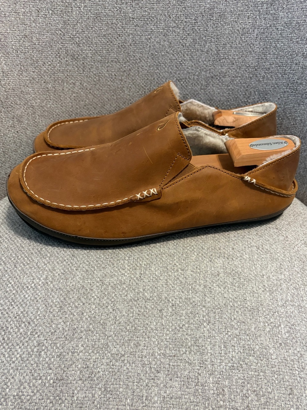 OLUKAI- size 13 Moloa Men's Slippers.